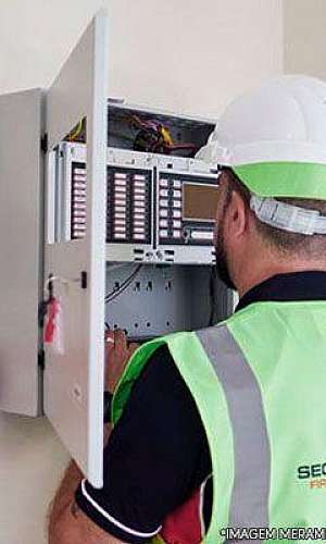 Manutenção em sistema de alarme de incêndio Manutenção em sistema de alarme de incêndio