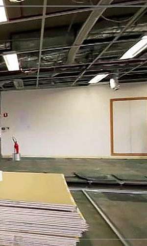 Piso elevado em placas de aço preenchidas com concreto celular Piso elevado em placas de aço preenchidas com concreto celular